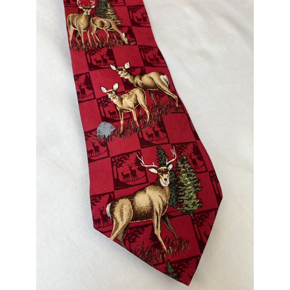 Roundtree & Yorke Silk Tie Deer Buck Wildlife Hunting‎ Red Novelty Necktie